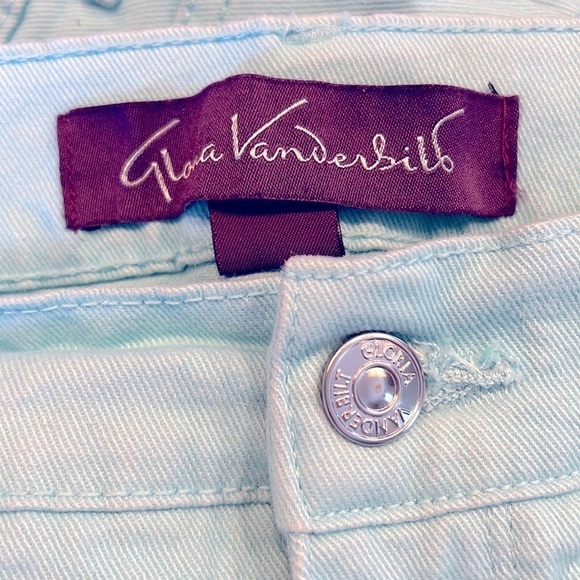 Gloria Vanderbilt • Amanda Aqua Sky Denim - Picture 2 of 4